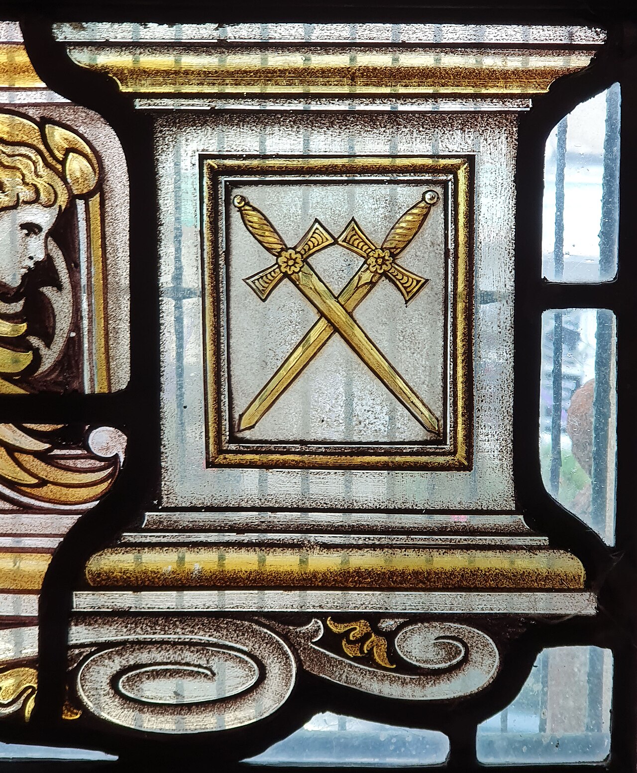 Glaive en franc-maçonnerie – Crossed swords on stained-glass window, Liskeard Masonic Hall, Cornwall - September 2026