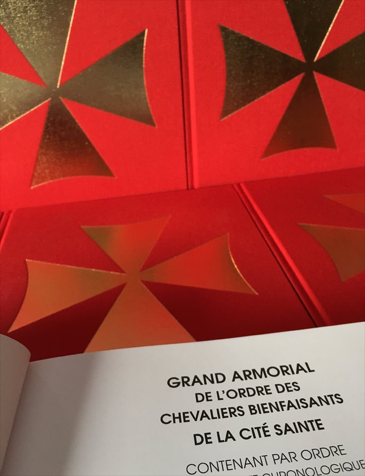 Couverture du livre Grand armorial des Chevaliers Bienfaisants de la Cité Sainte