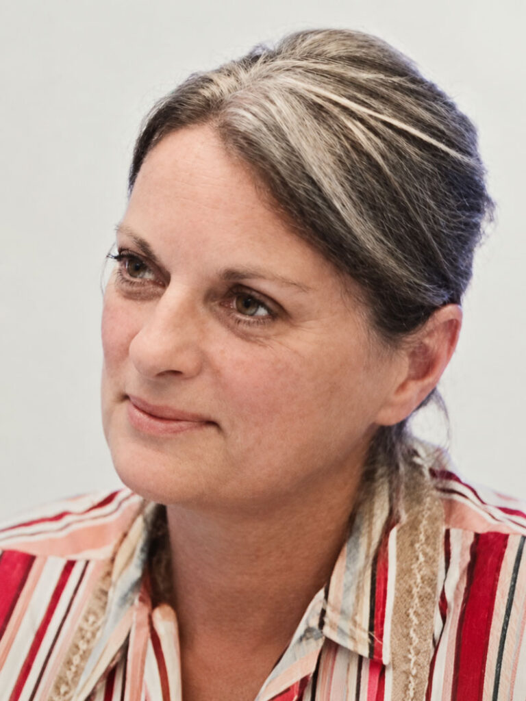 «&nbsp;L’Arbre&nbsp;» de Corinne Grenier – De la racine au ciel, une leçon de verticalité
