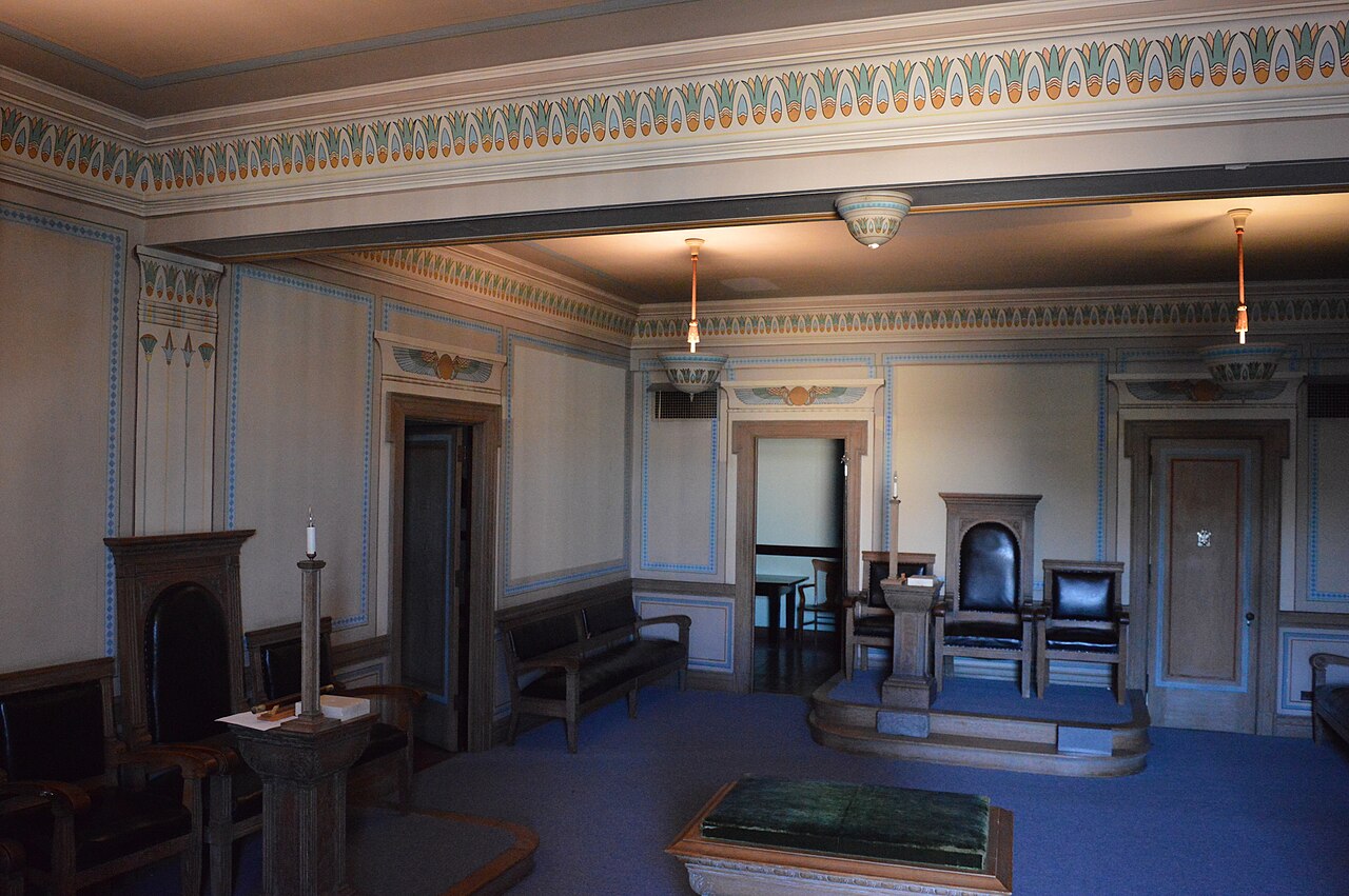 James Stevens Curl – Egyptian Room, Holyoke Masonic Temple (Mount Tom A. F. & A. M.), Holyoke, Massac
