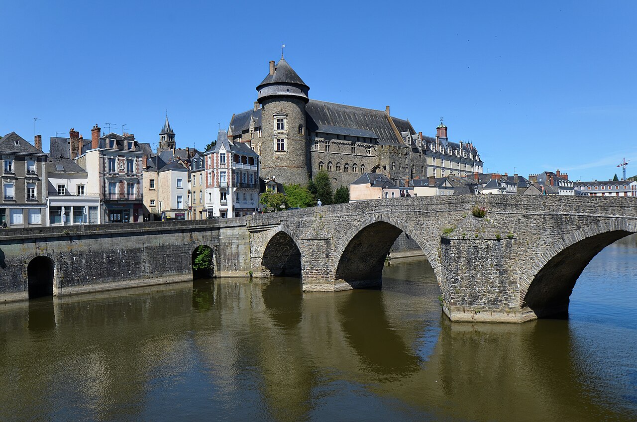 Marius Lepage – Laval (Mayenne) - La Mayenne, le Pont-Vieux, le château (explore 10-02-24) - Fli