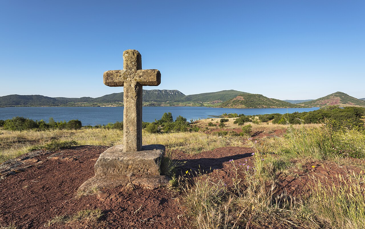 Yohan Picquart – Christian cross at Salagou Lake cf01